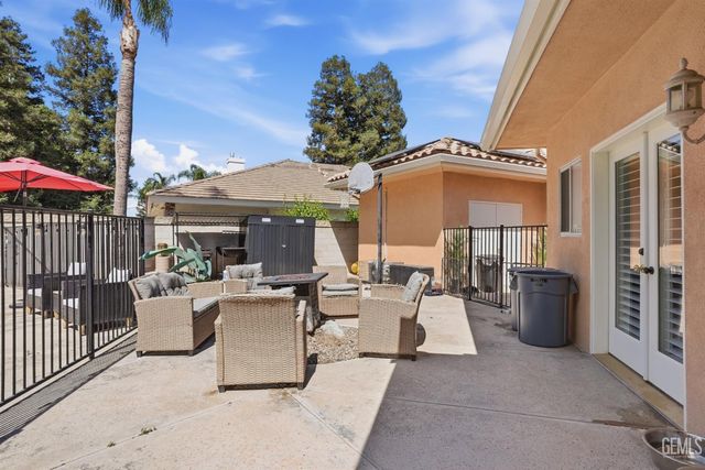 4906 Palisades Circle, Bakersfield, CA 93308