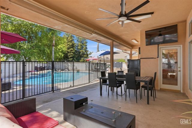 4906 Palisades Circle, Bakersfield, CA 93308