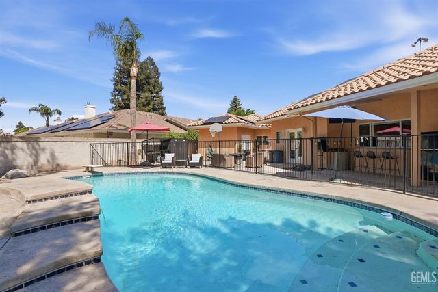 4906 Palisades Circle, Bakersfield, CA 93308