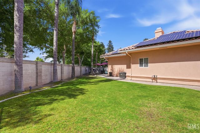 4906 Palisades Circle, Bakersfield, CA 93308
