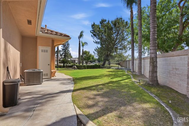 4906 Palisades Circle, Bakersfield, CA 93308