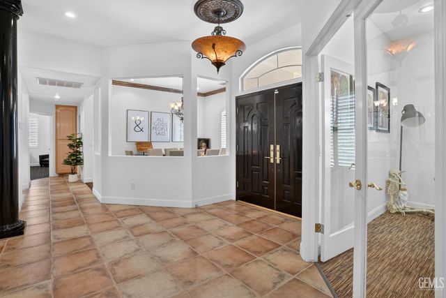 4906 Palisades Circle, Bakersfield, CA 93308