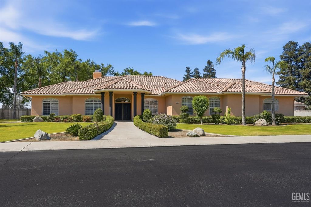 4906 Palisades Circle, Bakersfield, CA 93308