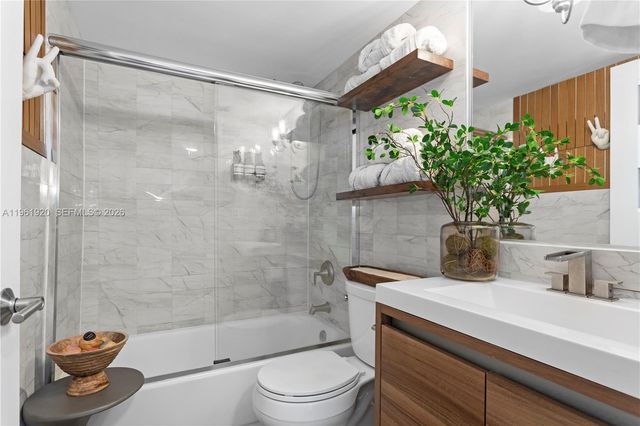 770 Claughton Island Dr 1705, Miami, FL 33131