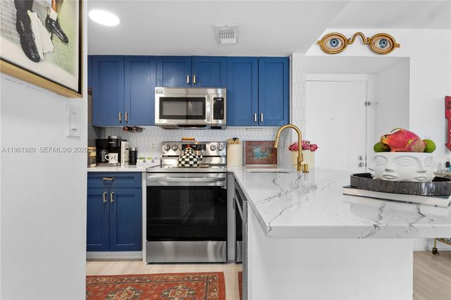 770 Claughton Island Dr 1705, Miami, FL 33131