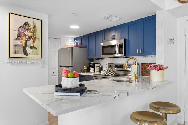 770 Claughton Island Dr 1705, Miami, FL 33131