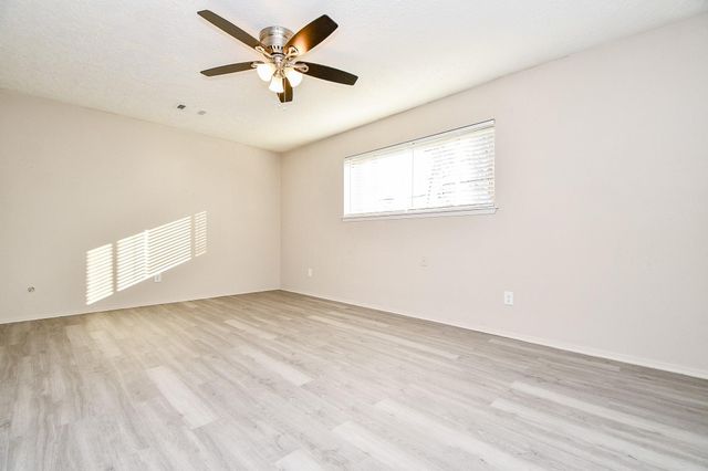 1302 Brookmeade Court, Deer Park, TX 77536