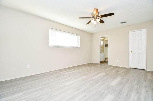 1302 Brookmeade Court, Deer Park, TX 77536