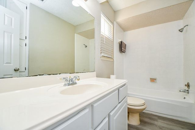 1302 Brookmeade Court, Deer Park, TX 77536