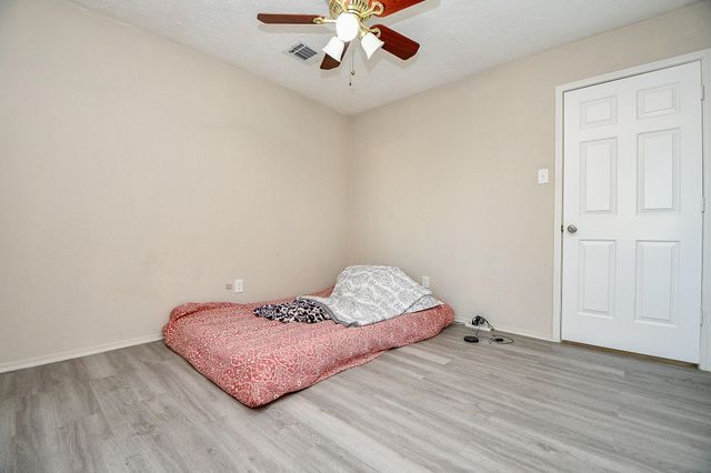 1302 Brookmeade Court, Deer Park, TX 77536