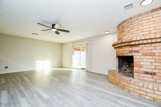 1302 Brookmeade Court, Deer Park, TX 77536