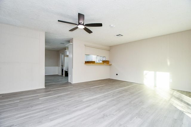 1302 Brookmeade Court, Deer Park, TX 77536