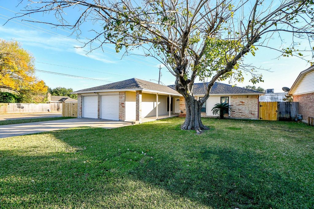 1302 Brookmeade Court, Deer Park, TX 77536