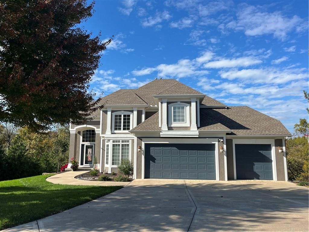 4516 NE Ridgeline Circle, Lee's Summit, MO 64064