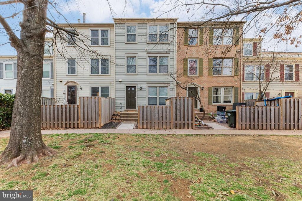 7438 EMERALD DR, Manassas, VA 20109