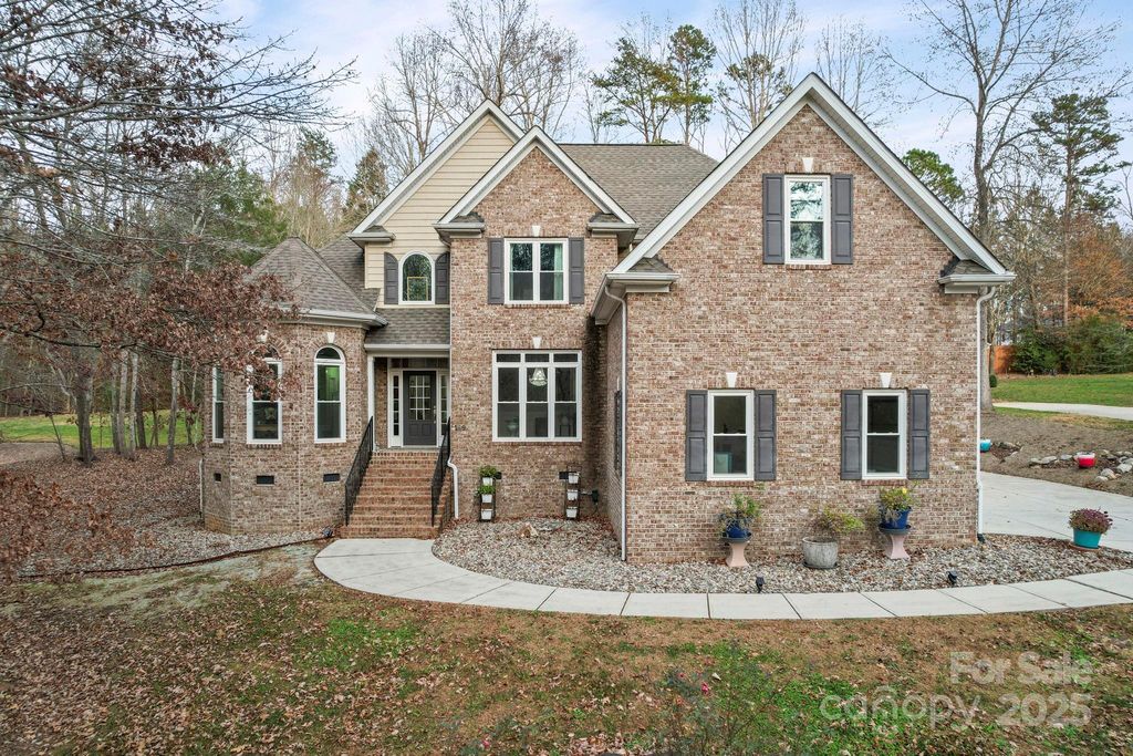 169 Winding Creek Drive, Troutman, NC 28166