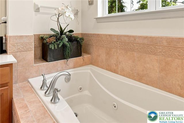 2445 Napa Drive, Easton, PA 18040