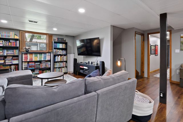 1710 Peachtree Drive, Valparaiso, IN 46383