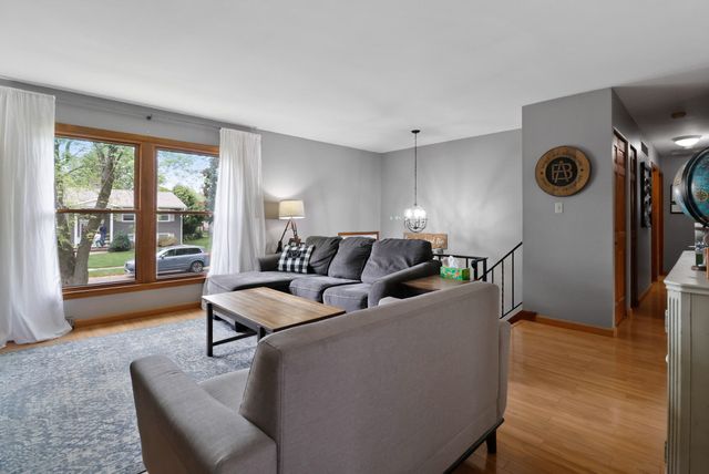 1710 Peachtree Drive, Valparaiso, IN 46383