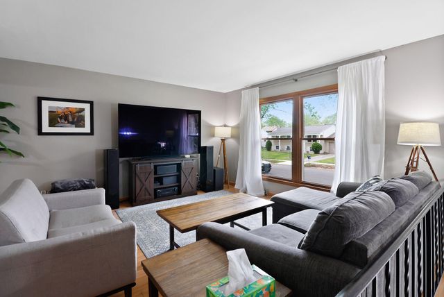 1710 Peachtree Drive, Valparaiso, IN 46383