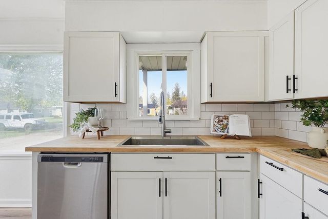 6116 N LINCOLN St, Spokane, WA 99205