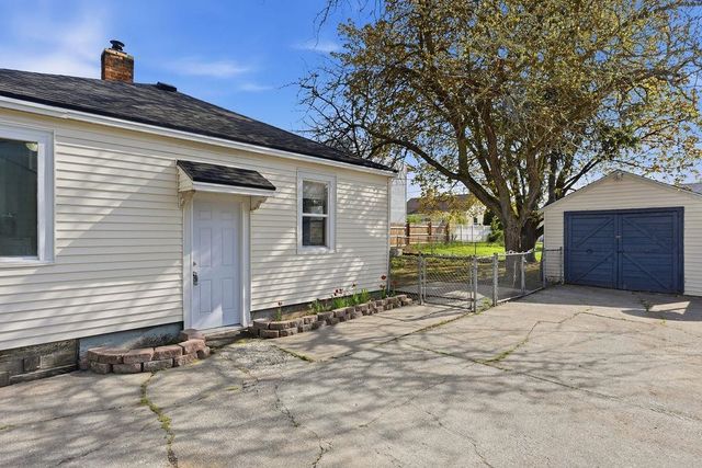 6116 N LINCOLN St, Spokane, WA 99205