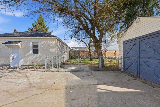 6116 N LINCOLN St, Spokane, WA 99205