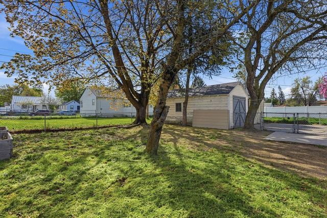 6116 N LINCOLN St, Spokane, WA 99205