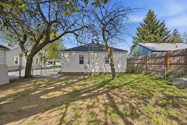 6116 N LINCOLN St, Spokane, WA 99205