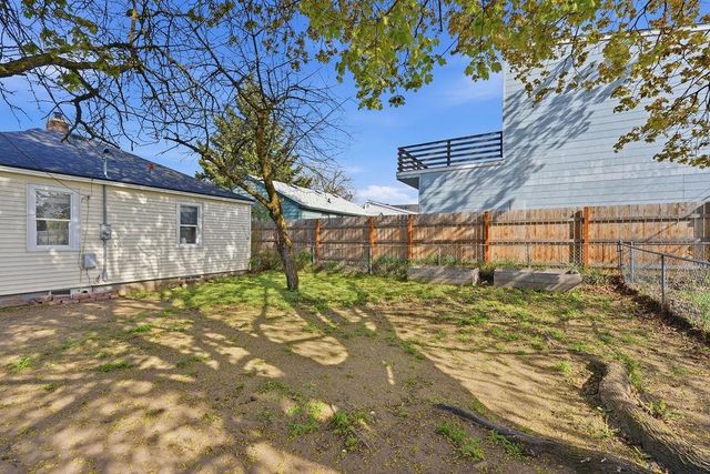 6116 N LINCOLN St, Spokane, WA 99205