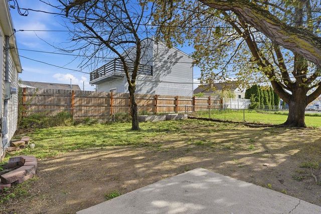 6116 N LINCOLN St, Spokane, WA 99205