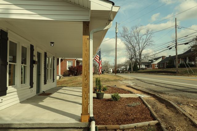 440 Center Ave, Dickson, TN 37055