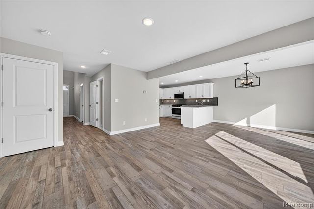 31005 Gregory Street, Grand Blanc, MI 48439