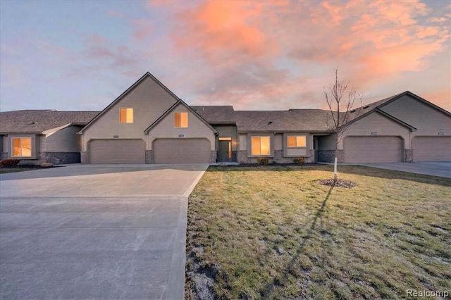 31005 Gregory Street, Grand Blanc, MI 48439