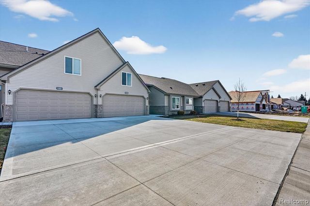 31005 Gregory Street, Grand Blanc, MI 48439