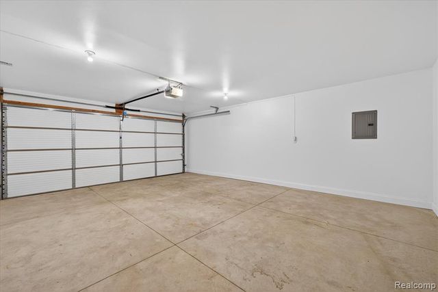 31005 Gregory Street, Grand Blanc, MI 48439