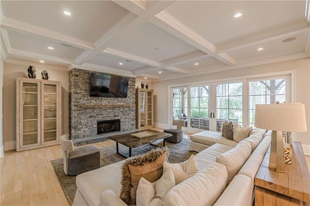 1104 Roxboro NE Drive, Atlanta, GA 30324