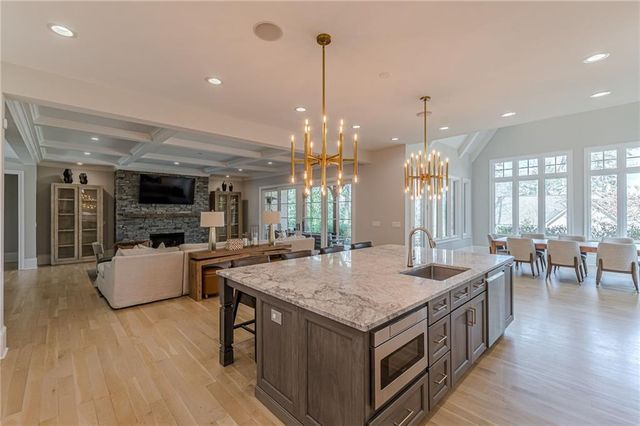 1104 Roxboro NE Drive, Atlanta, GA 30324