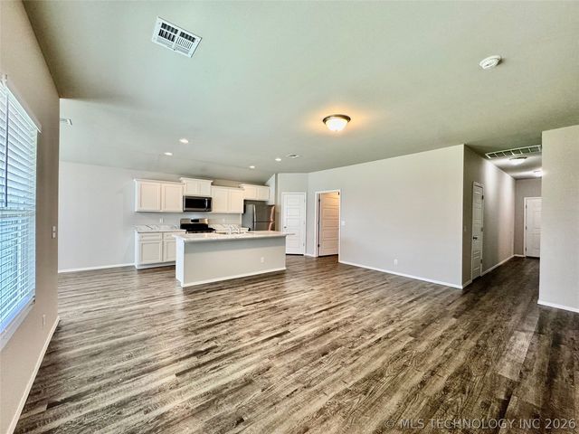 14116 N 74th East Avenue, Collinsville, OK 74021