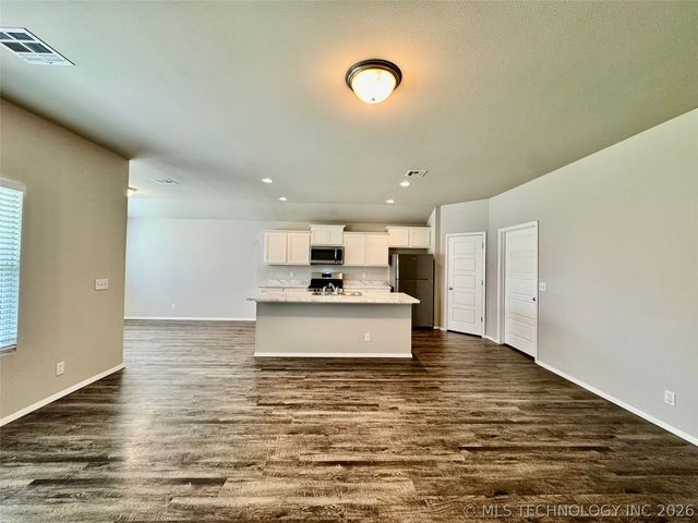 14116 N 74th East Avenue, Collinsville, OK 74021