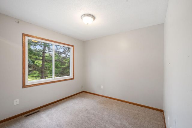 695 E Burnsville Parkway 19, Burnsville, MN 55337