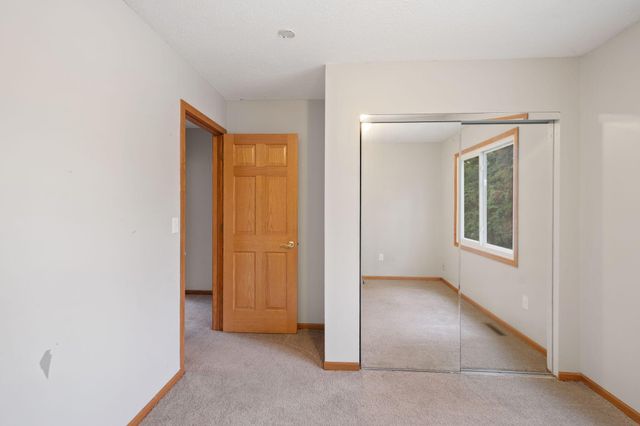 695 E Burnsville Parkway 19, Burnsville, MN 55337