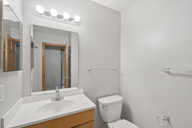 695 E Burnsville Parkway 19, Burnsville, MN 55337