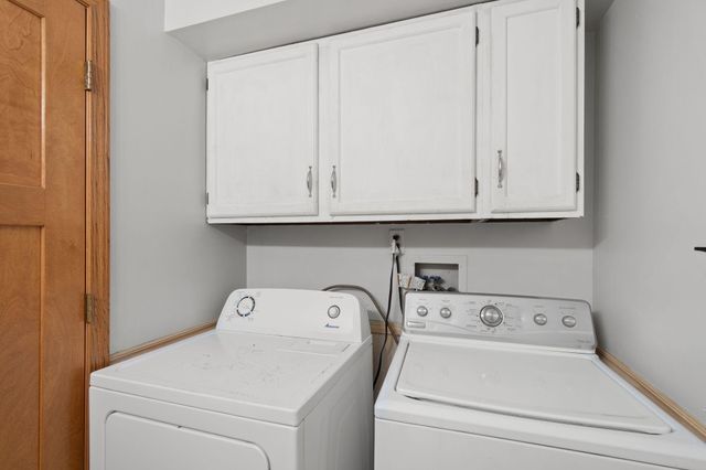 695 E Burnsville Parkway 19, Burnsville, MN 55337