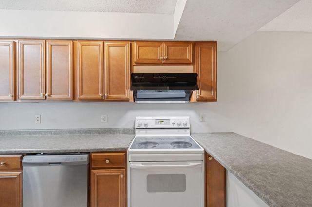 695 E Burnsville Parkway 19, Burnsville, MN 55337