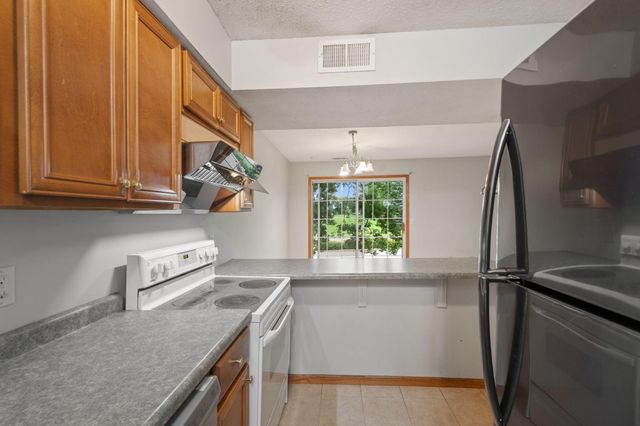 695 E Burnsville Parkway 19, Burnsville, MN 55337