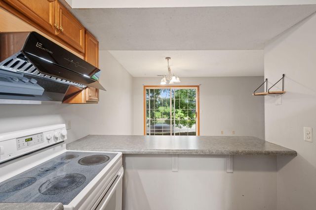 695 E Burnsville Parkway 19, Burnsville, MN 55337