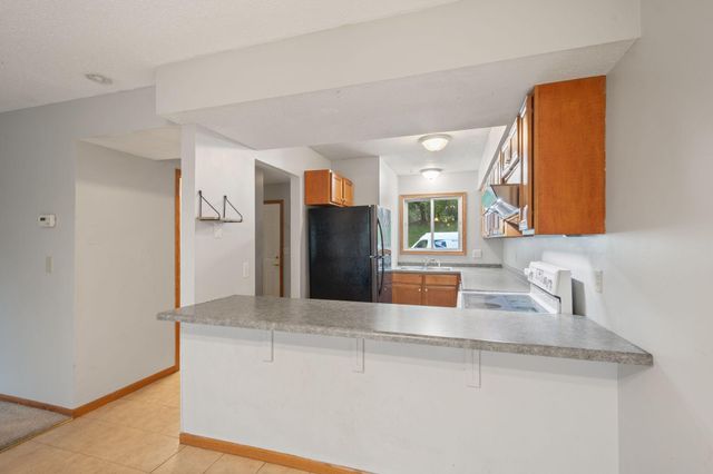 695 E Burnsville Parkway 19, Burnsville, MN 55337