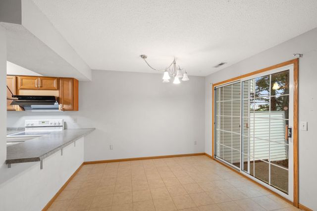 695 E Burnsville Parkway 19, Burnsville, MN 55337