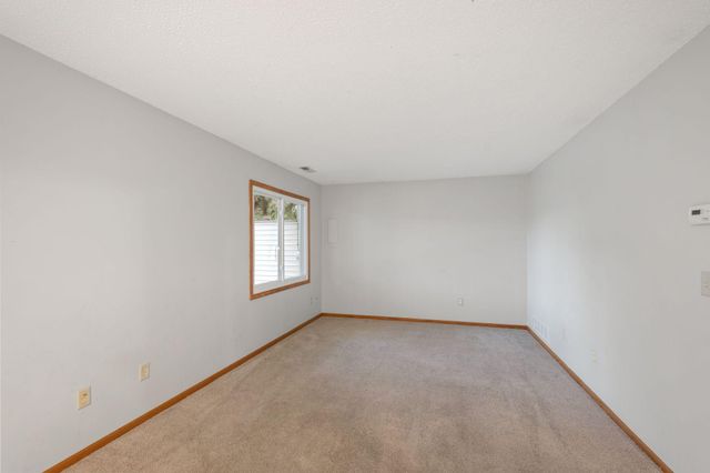 695 E Burnsville Parkway 19, Burnsville, MN 55337